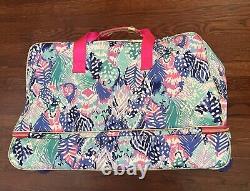 GWP NWT 24 LILLY PULITZER Soft Travel Rolling Duffle Bag Suitcase Quill Out